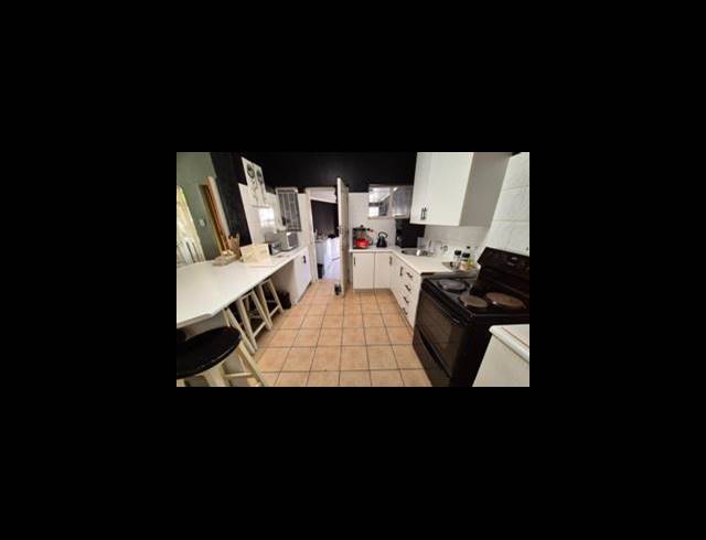 5 BEDROOM TOWNHOUSE FOR SALE IN FLORAUNA